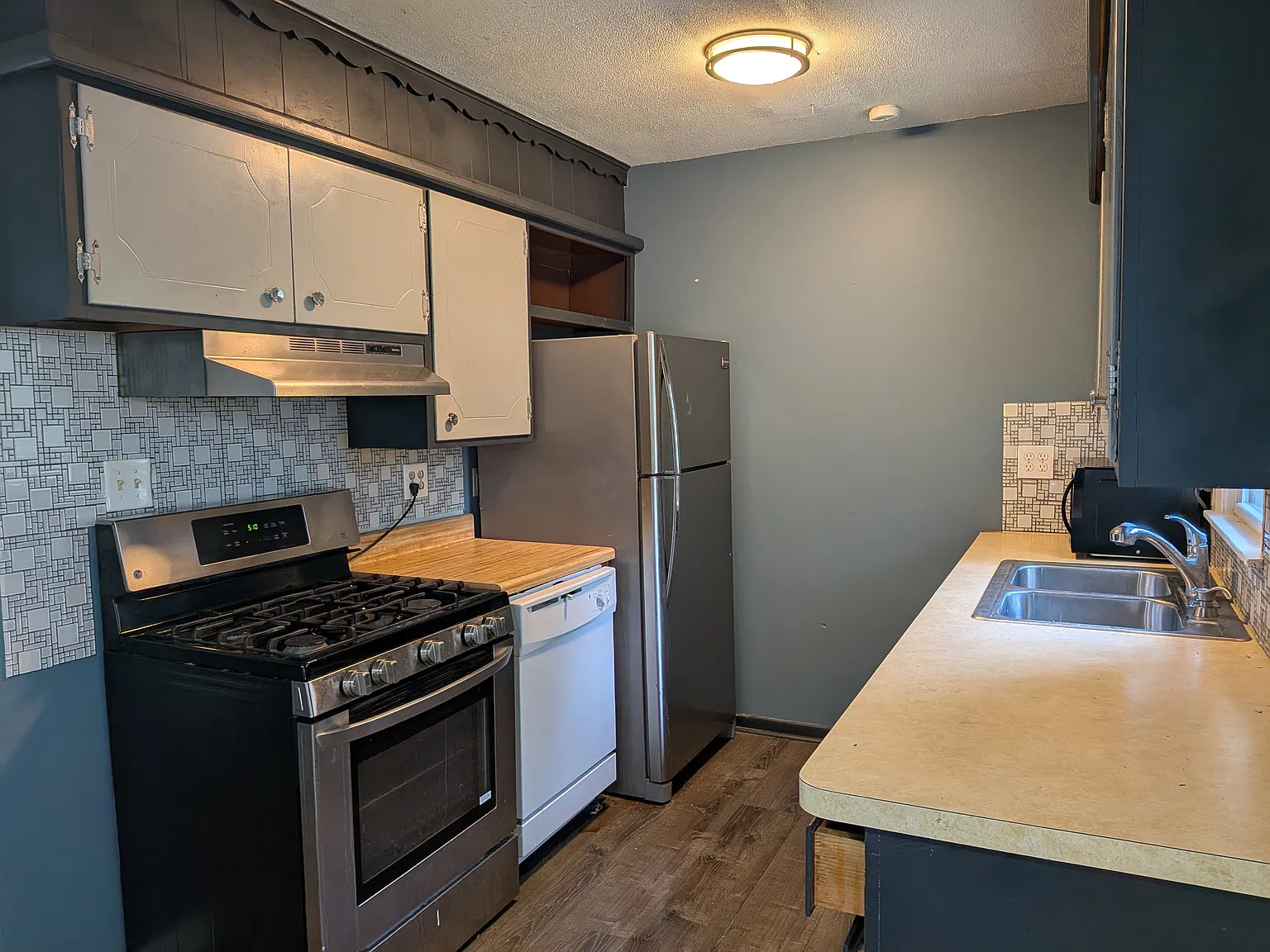3 bed, 864 sqft, $1,700 — Photo 3
