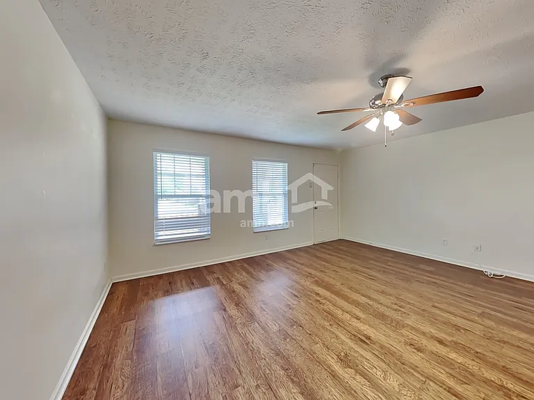 108 Sophie Dr — Photo 5