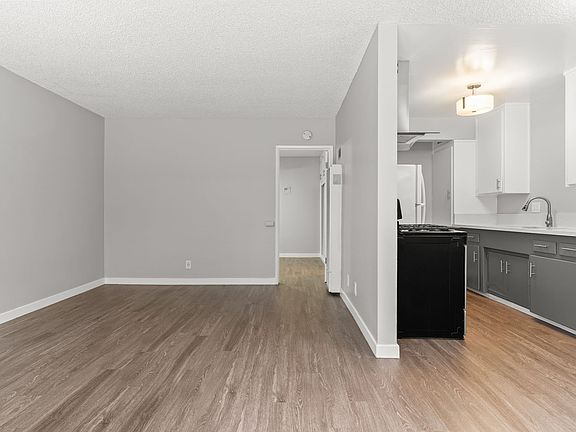 4th image of 539 E 11th St APT 4