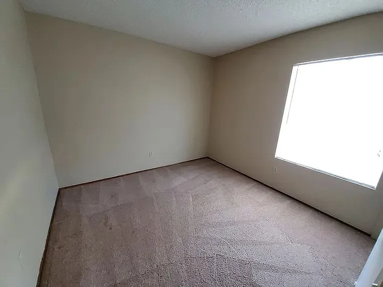 757 Sunningdale Dr — Photo 8