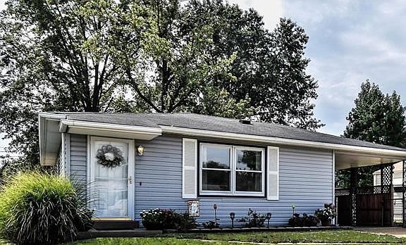 Well maintained home and lawn ready for a new home owner.