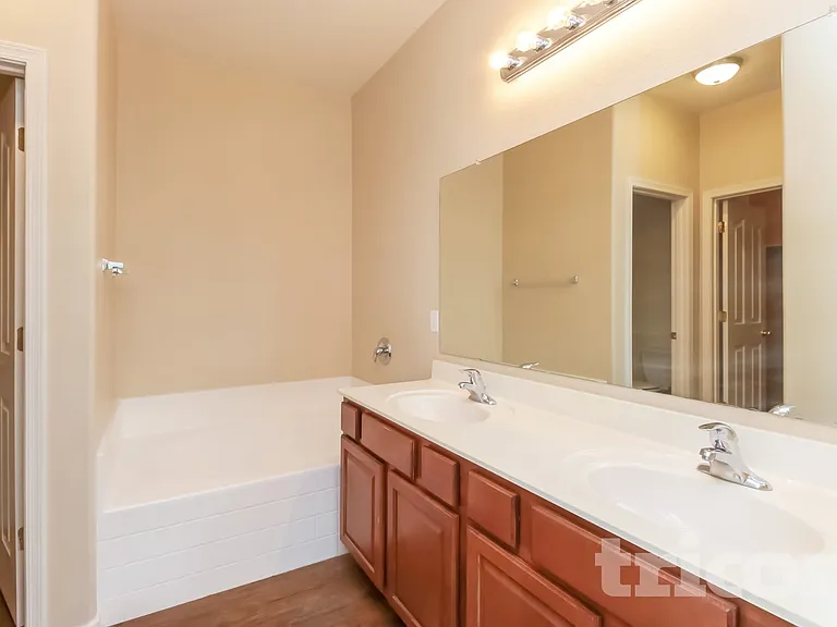 36497 W Barcelona Ln — Photo 10