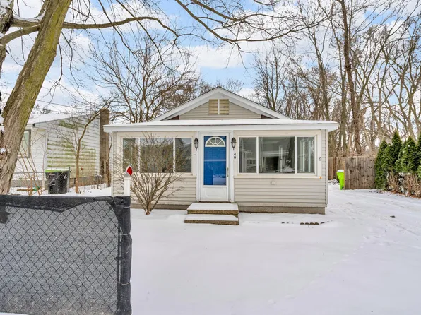 40 Danforth St, White Lake, MI 48386
