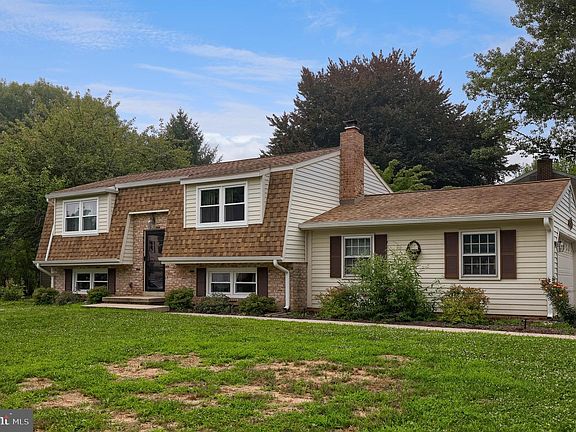4th image of 33 Country Side Ln