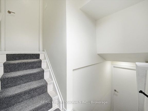 2nd image of 9611 Keele St #C