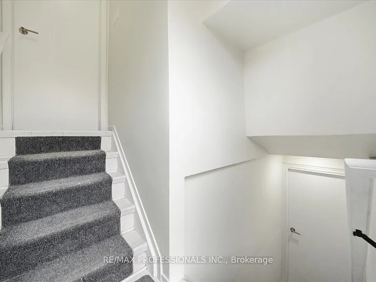 9611 Keele St #C — Photo 2
