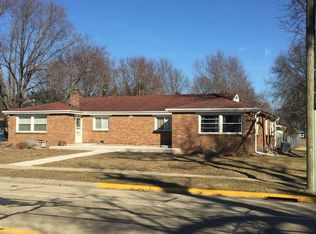 1204 N Brinton Ave, Dixon, IL 61021