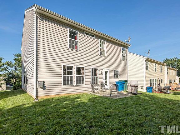 3rd image of 824 Woodside Park Ln
