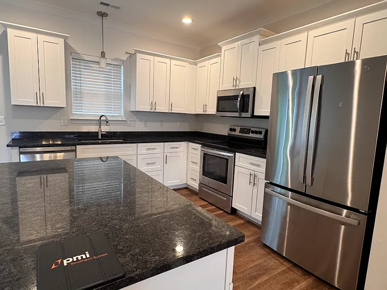 407 Albus Dr — Photo 3