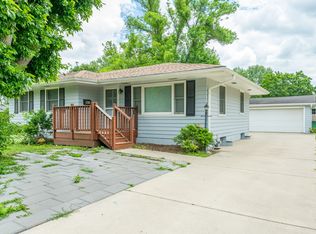 3214 Brinkwood Rd, Des Moines, IA 50310