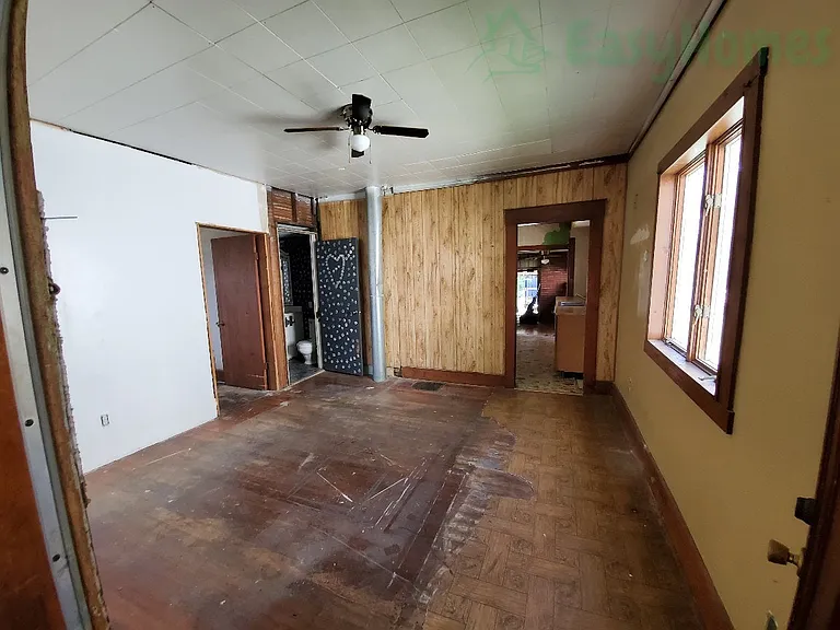 824 S 6th St — Photo 18