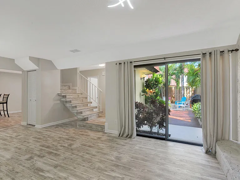 3530 E Gardens East Dr #B — Photo 15