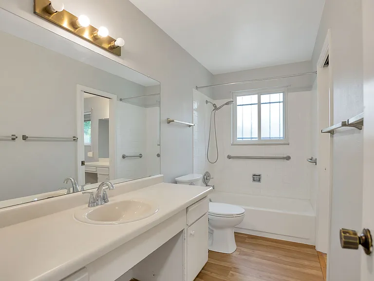 1202 S Moline St — Photo 9