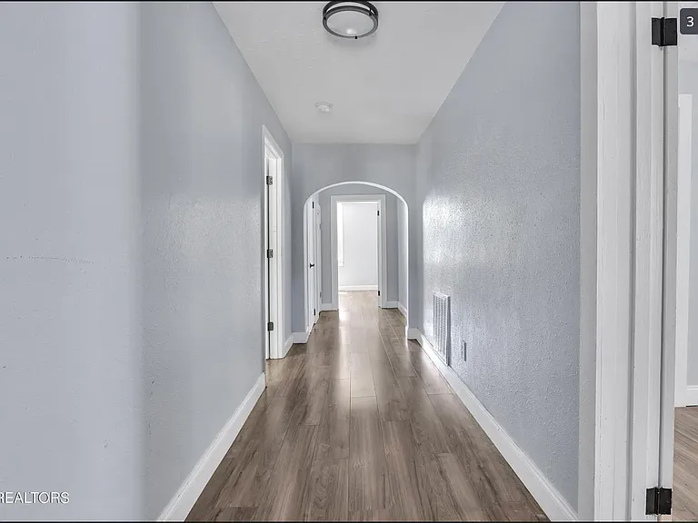 2410 Jefferson Ave — Photo 12