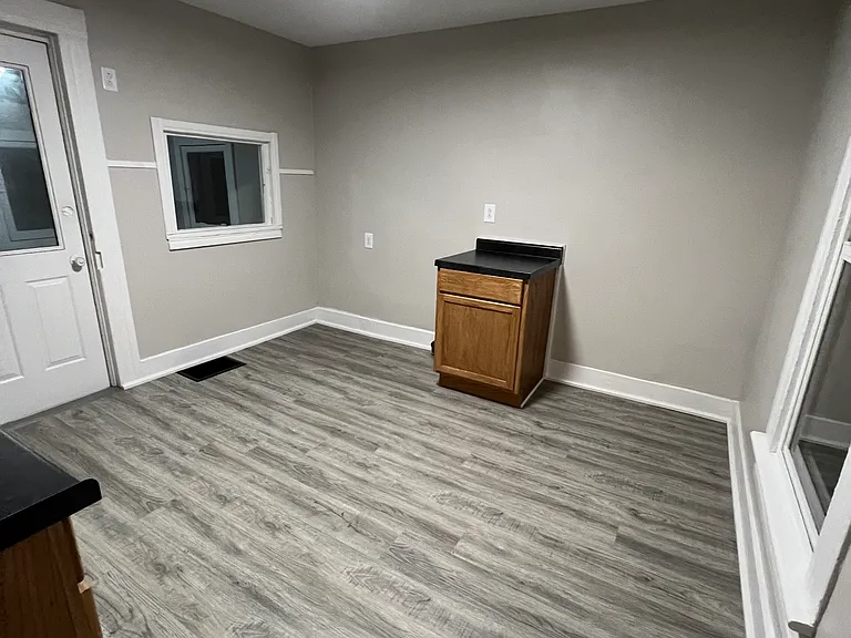 15 Oak St — Photo 11