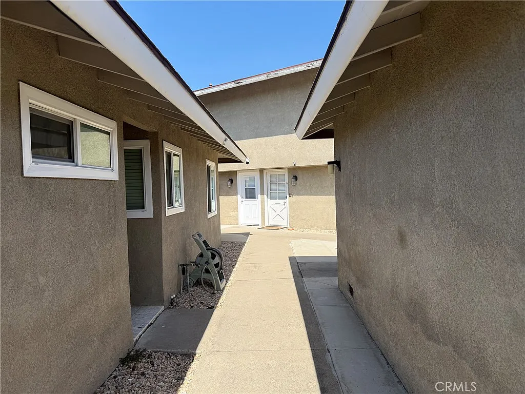 2 bed, 1.5 bath, 1175 sqft, $2,850 — Photo 2