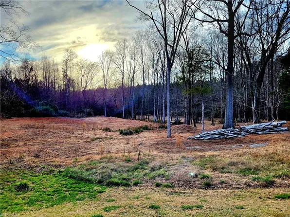 840 N Main St, Mount Pleasant, NC 28124