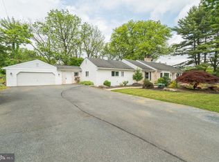 828 Robinhood Dr, Allentown, PA 18103