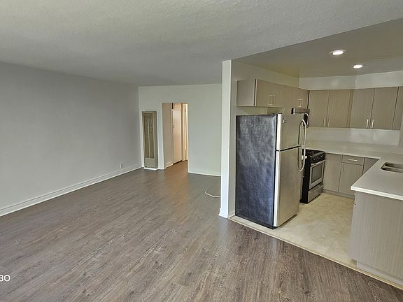 4th image of 1620 S Beverly Glen Blvd #6