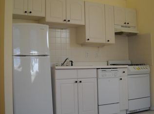 214 Market St APT 3F, Philadelphia, PA 19106