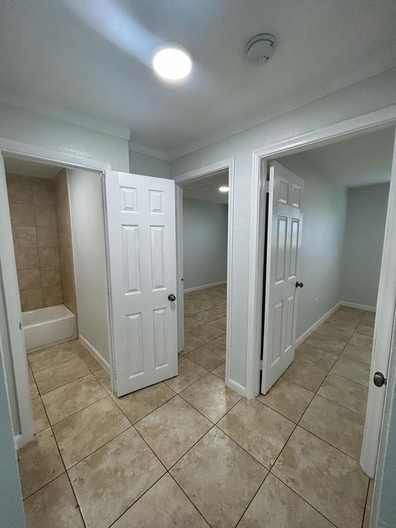 1119 NW 6th Ave APT 4, photo 6