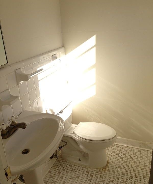 1st image of 2087 Cresthill Cir