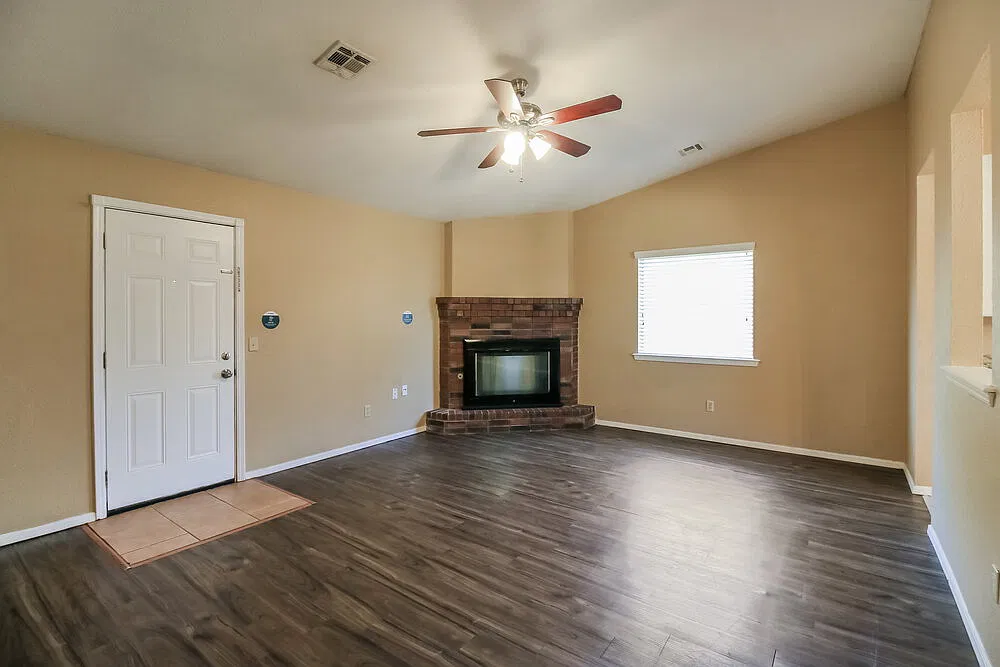 3 bed, 2.0 bath, 1213 sqft, $1,415 — Photo 4