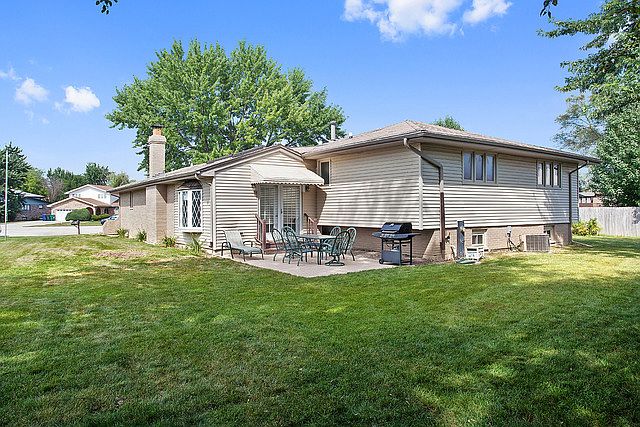 2nd image of 12049 Meadowland Dr