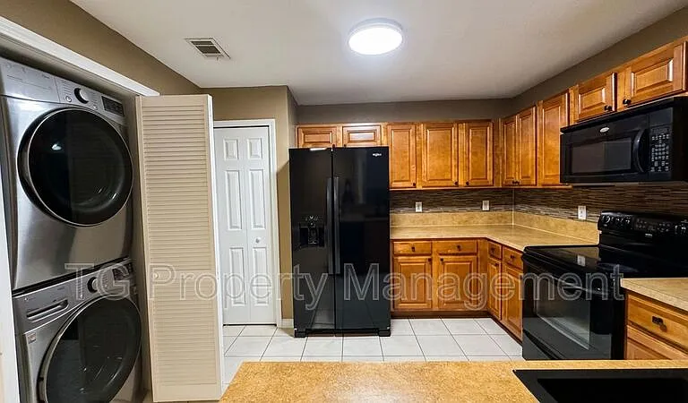 3610 Kirkpatrick Cir #16 — Photo 1