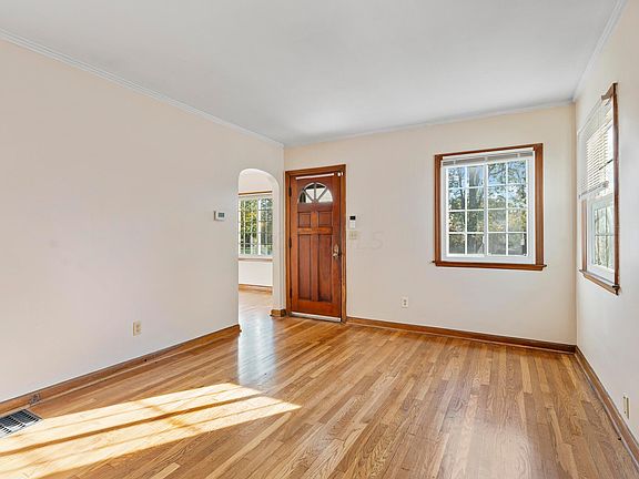 5th image of 2779 Dresden St