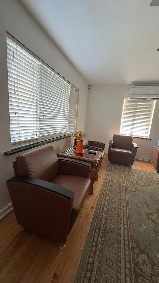 Charming 2BR House in Aurora — Photo 4