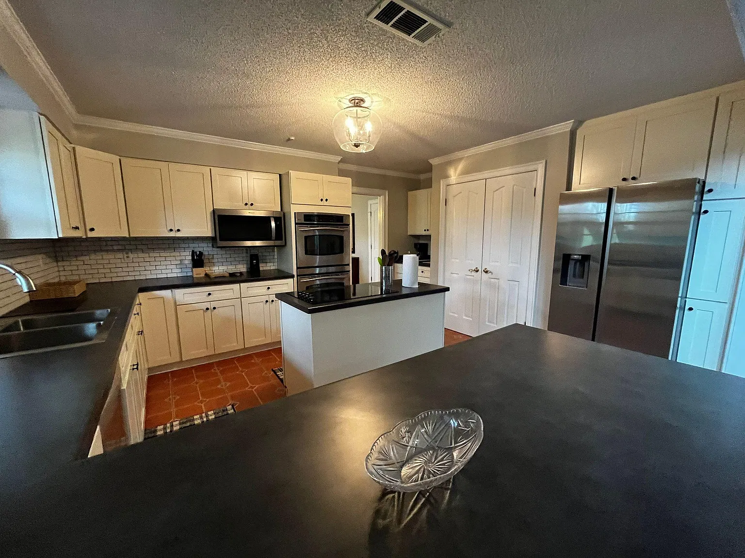 6 bed, 3704 sqft, $12,500 — Photo 4