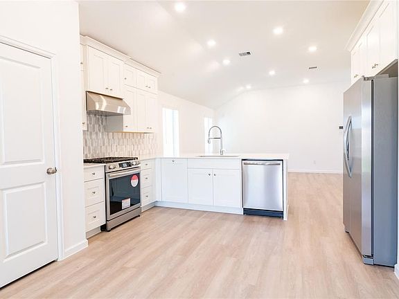 5th image of 4914 Sky Bluff Dr