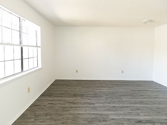 Living Area (3) Living Area (3)