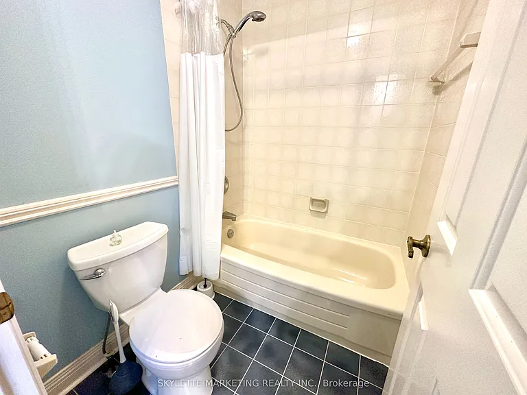 8 Blue Grass Dr — Photo 26