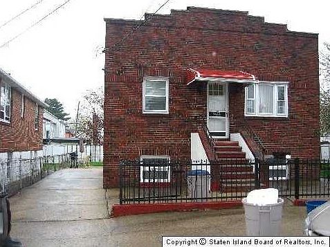 1st image of 300 Mallory Ave