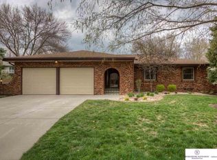 21416 Shamrock Cir, Elkhorn, NE 68022