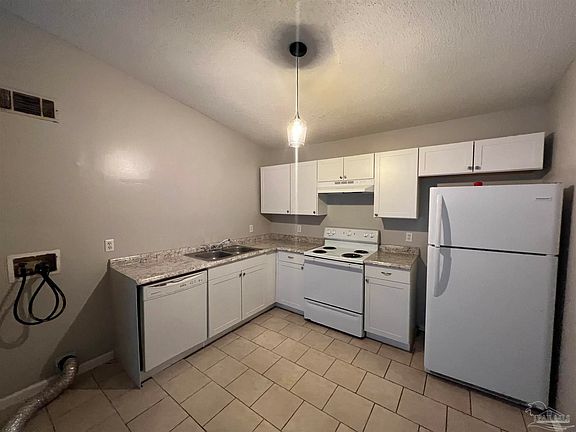 3rd image of 6809 Tiki Ln APT 4