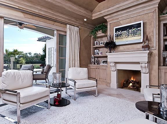 Living Room w/fireplace