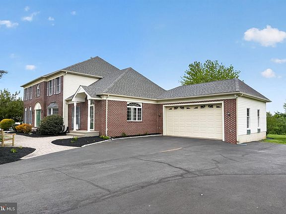 4th image of 547 Carriage House Ln