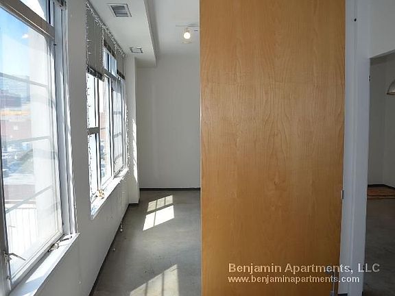 5th image of 160 E Berkeley St APT 505A