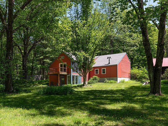 4th image of 266 Turners Falls Rd