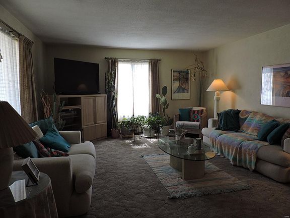 3rd image of 202 S Cherry St