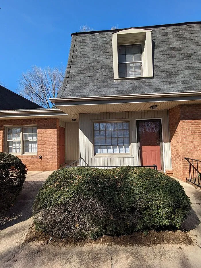 2 bed, 1.5 bath, 1100 sqft, $1,095 — Photo 1