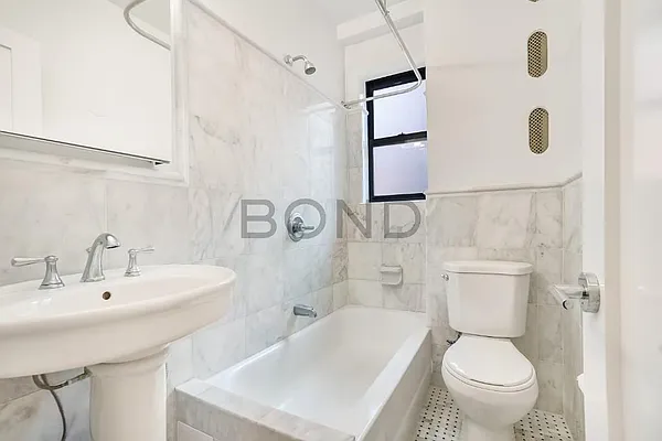 Rented by Bond New York | media 40
