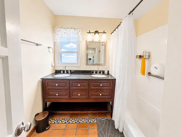 8347 California Ave — Photo 14