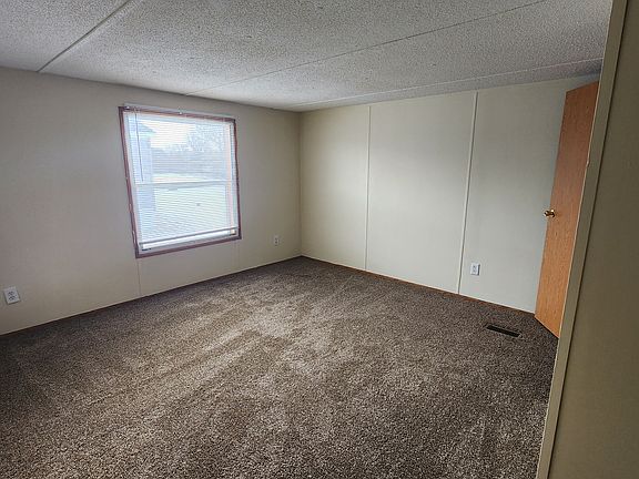 5th image of 1007 Foxtail Ct