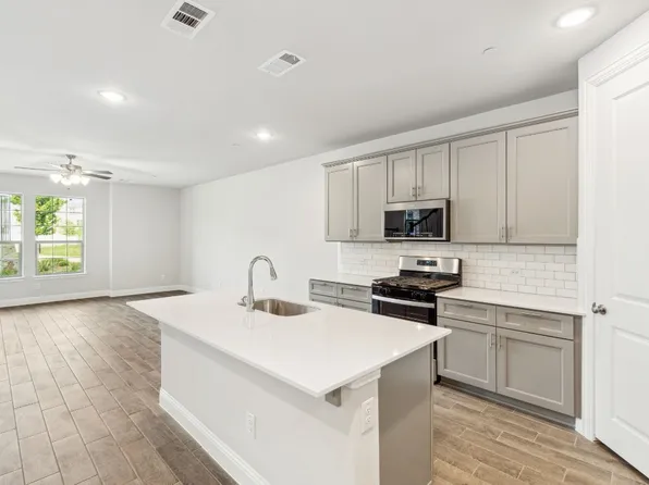 213 Suma Dr, Euless, TX 76040