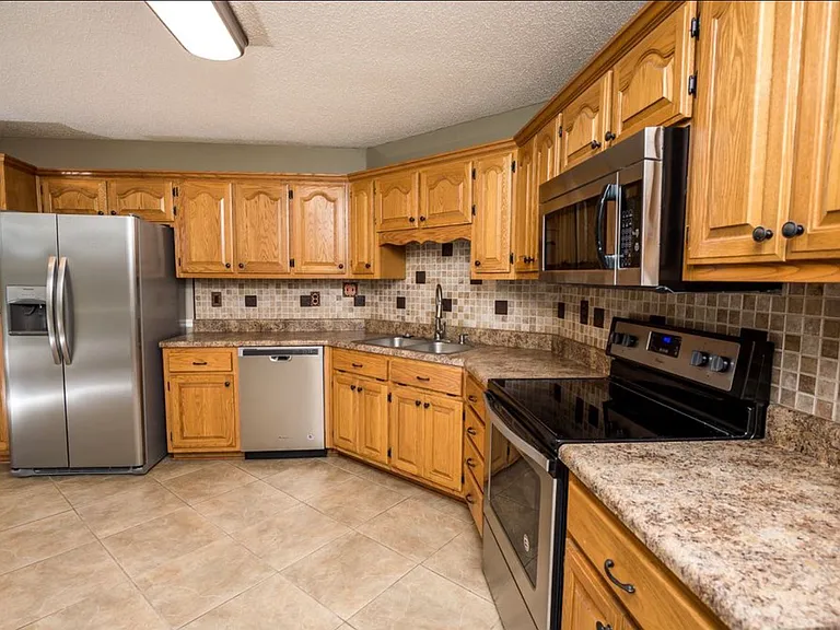 246 Squires Grove Dr W — Photo 6