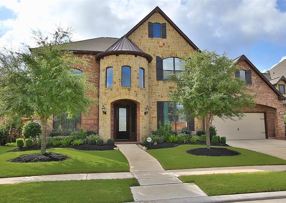 Welcome home to this stunning Newmark home located in the master-planned community of Towne Lake!